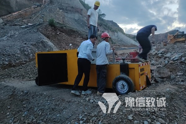 邊墻擠壓機(jī)